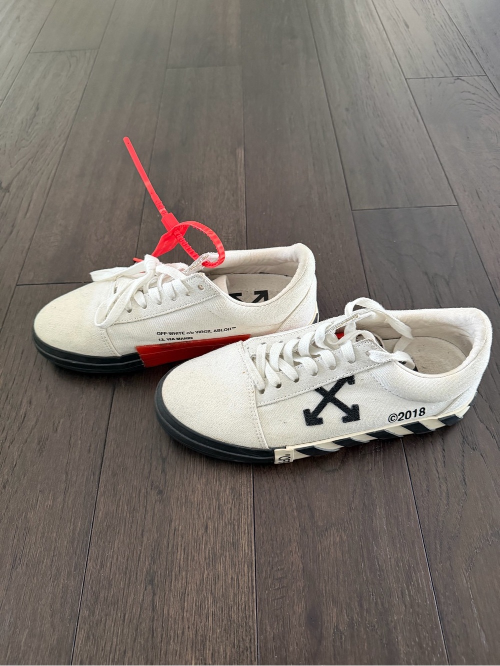 Off-White White and Black Low-Top Canvas Sneakers with Red Zip Tie